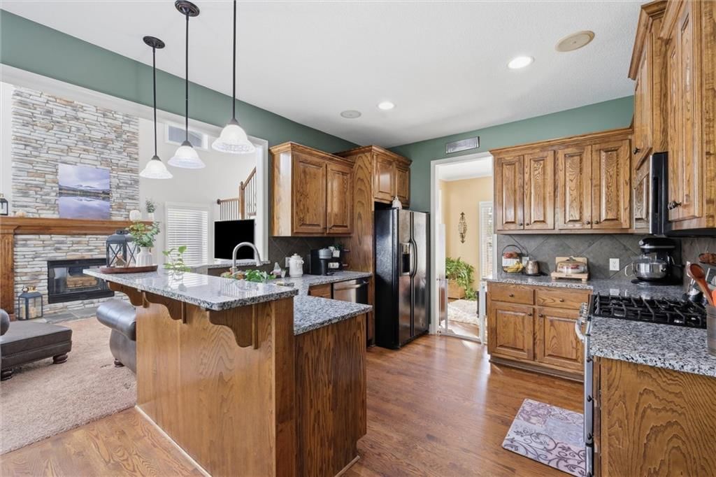Photo 12 of 47 - 12113 Pebble Beach Drive, Kansas City, KS 66109