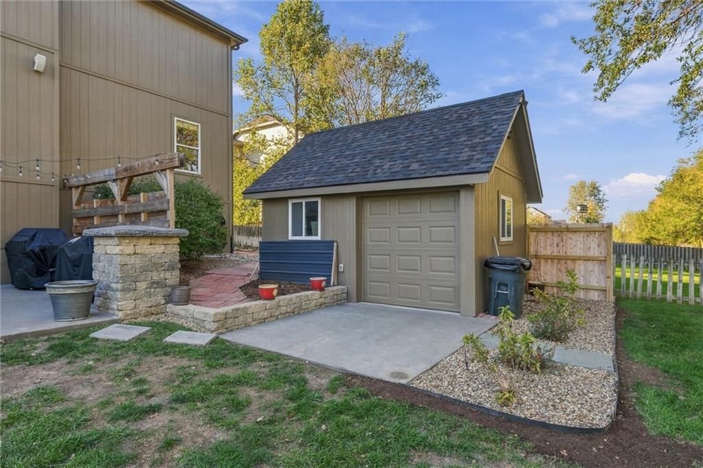 Photo 33 of 47 - 12113 Pebble Beach Drive, Kansas City, KS 66109