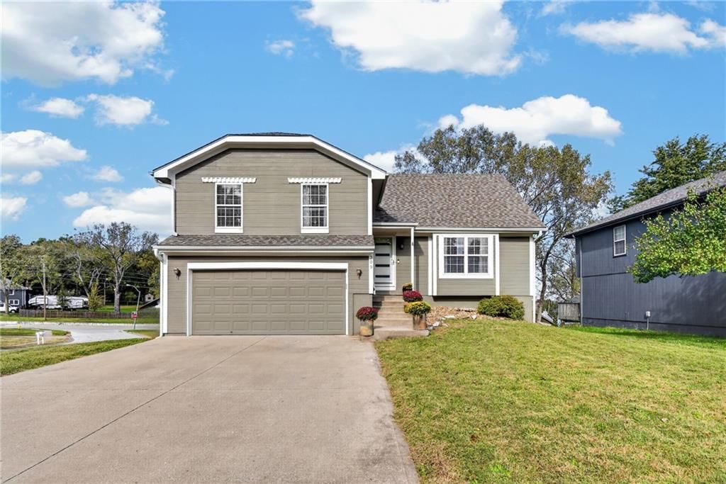 309 Shenandoah Drive, Raymore, MO: listing photo 2