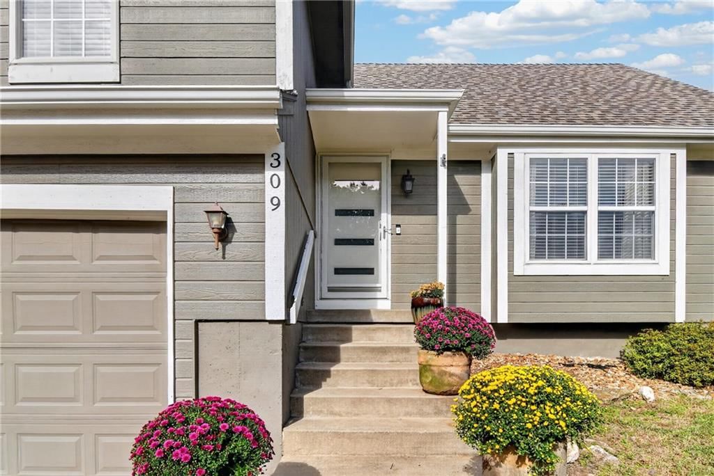 309 Shenandoah Drive, Raymore, MO: listing photo 3