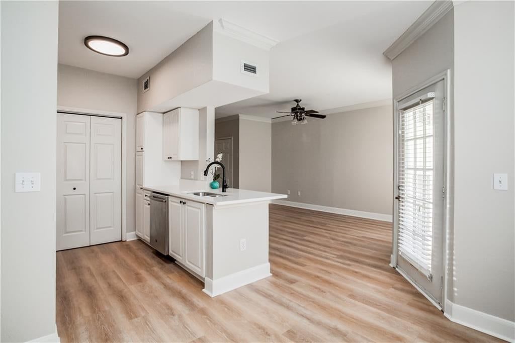 Photo 10 of 33 - 11602 Tomahawk Creek Parkway #D, Leawood, KS 66211