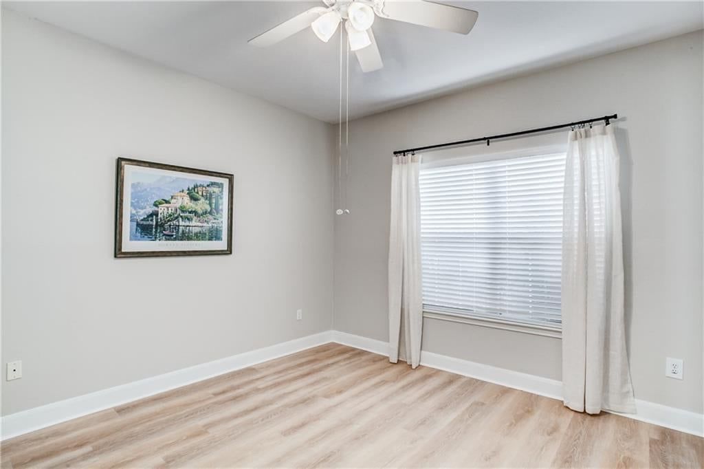 Photo 16 of 33 - 11602 Tomahawk Creek Parkway #D, Leawood, KS 66211