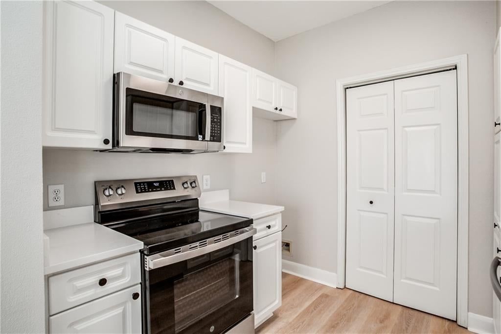 Photo 11 of 33 - 11602 Tomahawk Creek Parkway #D, Leawood, KS 66211
