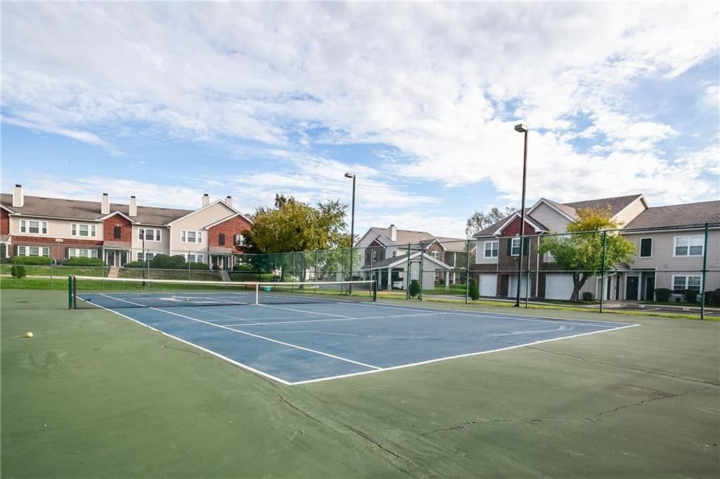 Photo 33 of 33 - 11602 Tomahawk Creek Parkway #D, Leawood, KS 66211