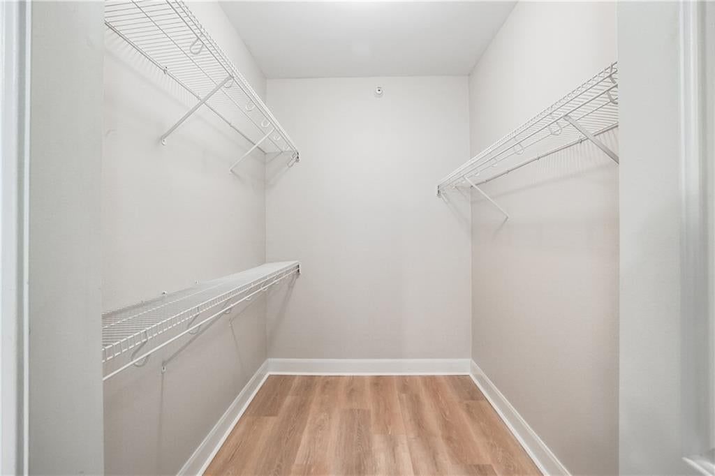 Photo 20 of 33 - 11602 Tomahawk Creek Parkway #D, Leawood, KS 66211