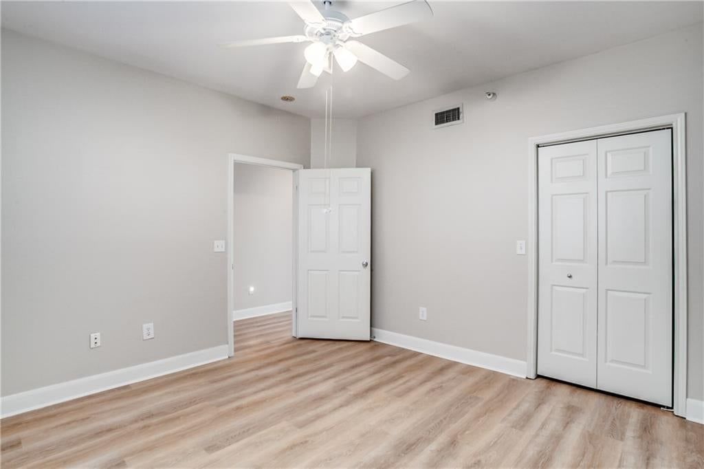 Photo 17 of 33 - 11602 Tomahawk Creek Parkway #D, Leawood, KS 66211