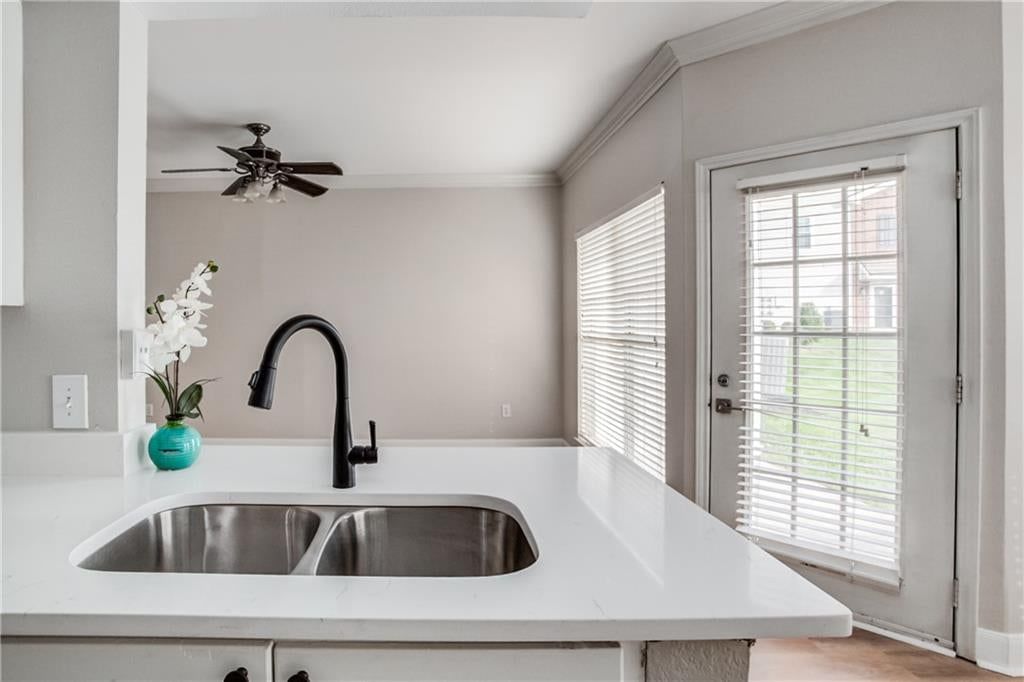 Photo 13 of 33 - 11602 Tomahawk Creek Parkway #D, Leawood, KS 66211