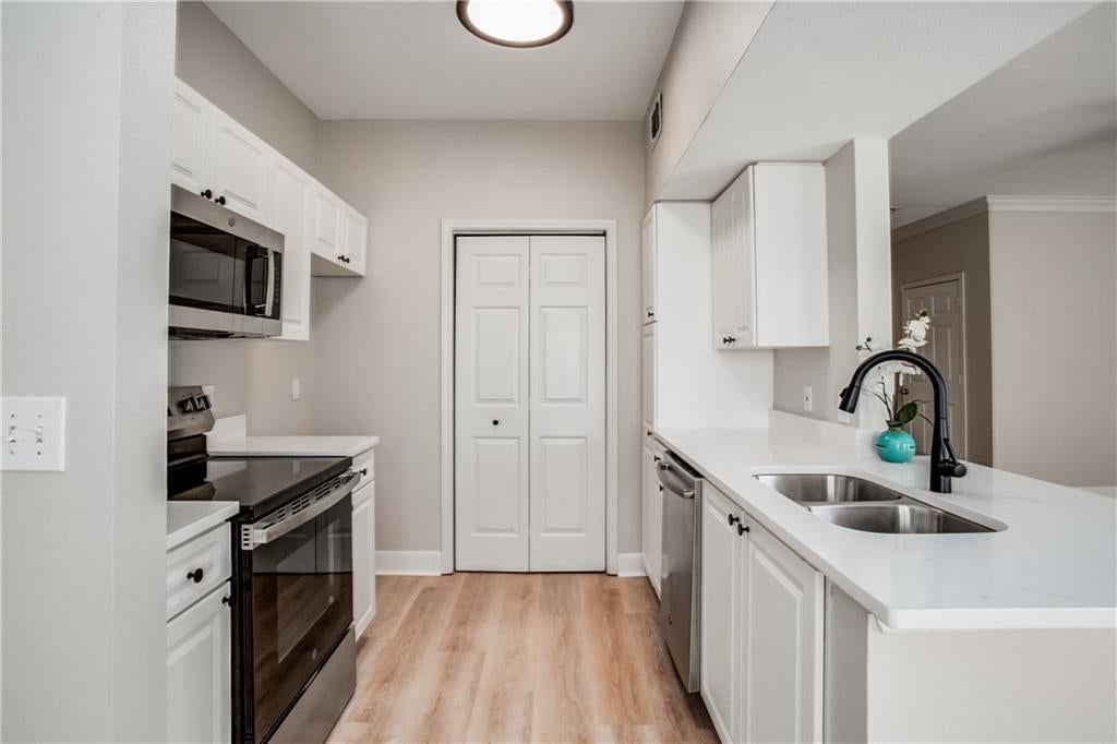 Photo 9 of 33 - 11602 Tomahawk Creek Parkway #D, Leawood, KS 66211