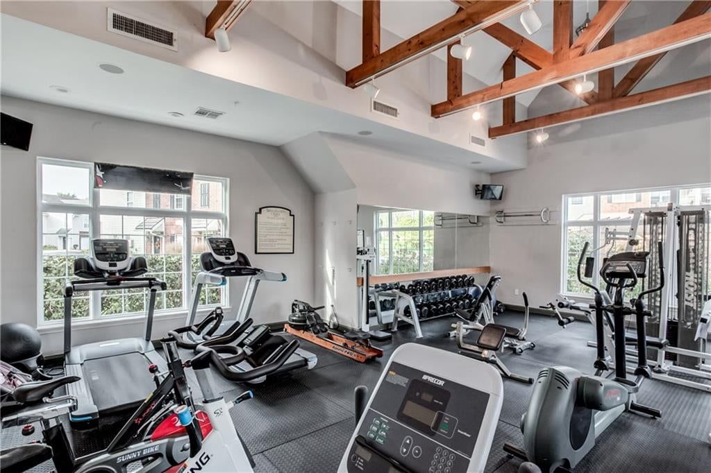 Photo 29 of 33 - 11602 Tomahawk Creek Parkway #D, Leawood, KS 66211