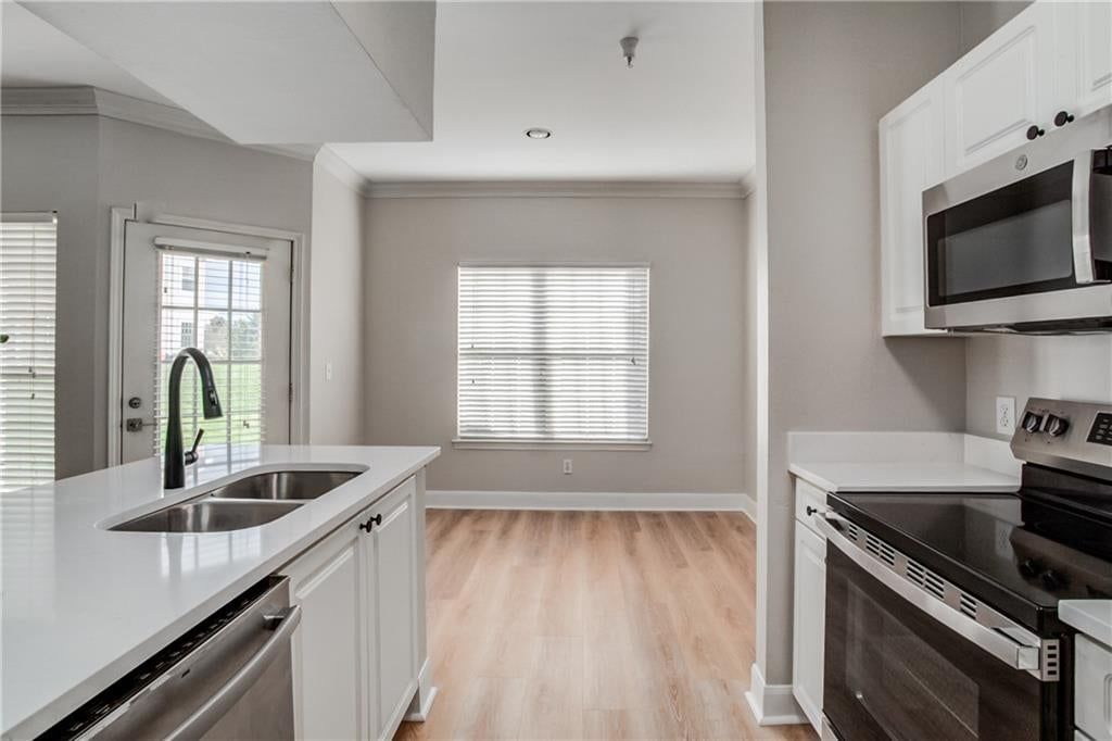Photo 14 of 33 - 11602 Tomahawk Creek Parkway #D, Leawood, KS 66211