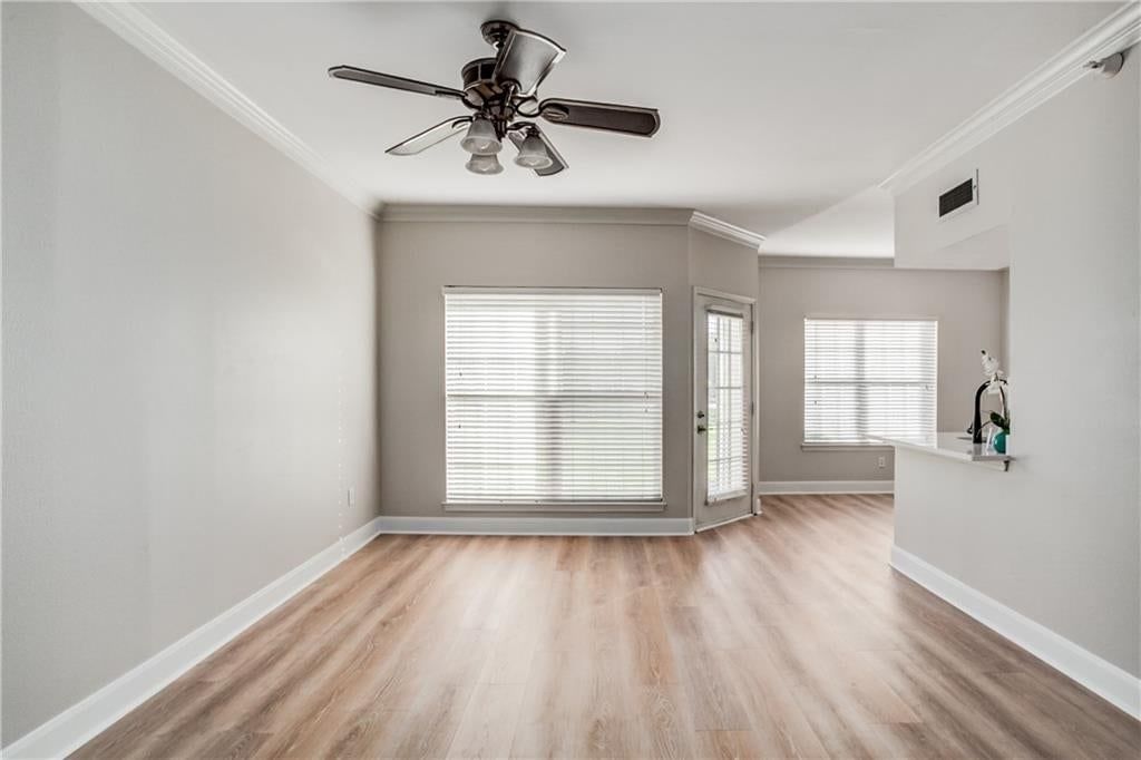Photo 4 of 33 - 11602 Tomahawk Creek Parkway #D, Leawood, KS 66211