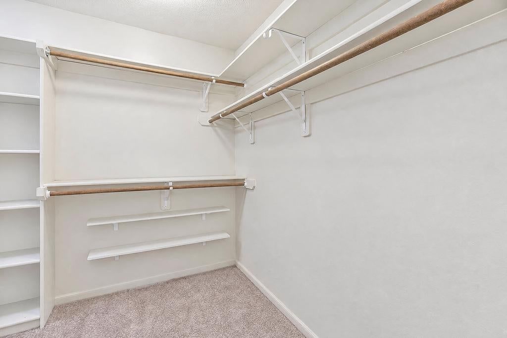 Photo 18 of 39 - 9921 N Highland Place, Kansas City, MO 64155