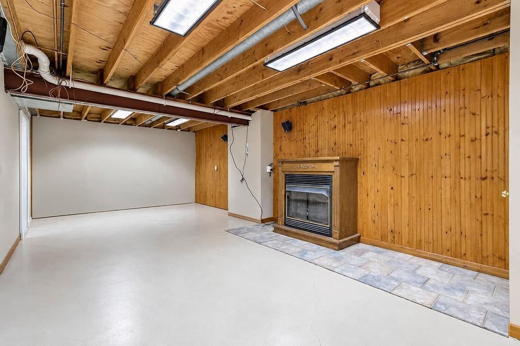 Photo 26 of 39 - 9921 N Highland Place, Kansas City, MO 64155