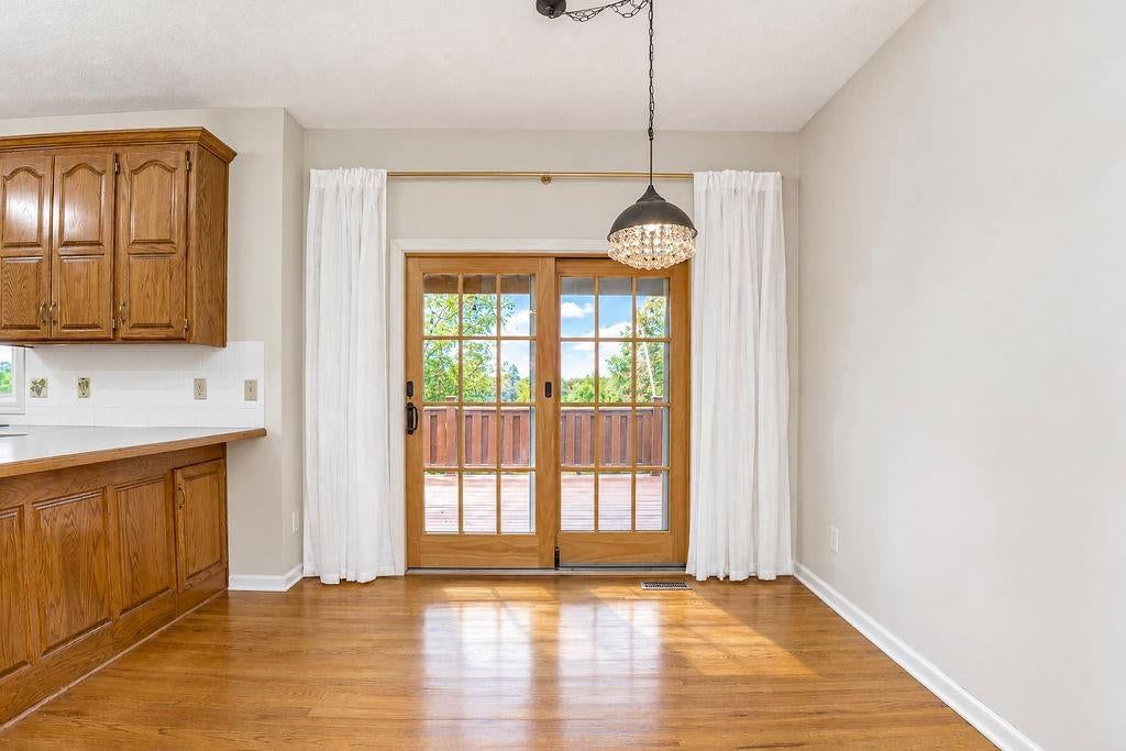 White trim and white walls at 9921 N Highland Place, Kansas City, MO 64155