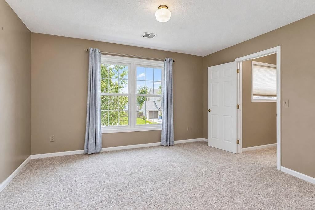 Photo 21 of 39 - 9921 N Highland Place, Kansas City, MO 64155
