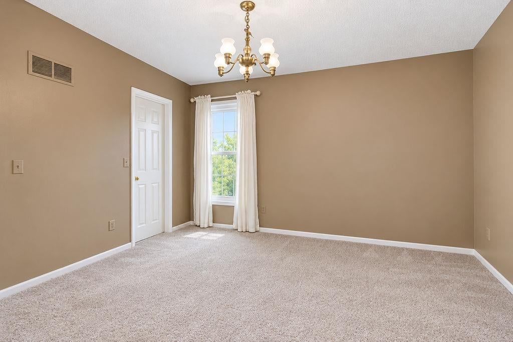Photo 19 of 39 - 9921 N Highland Place, Kansas City, MO 64155
