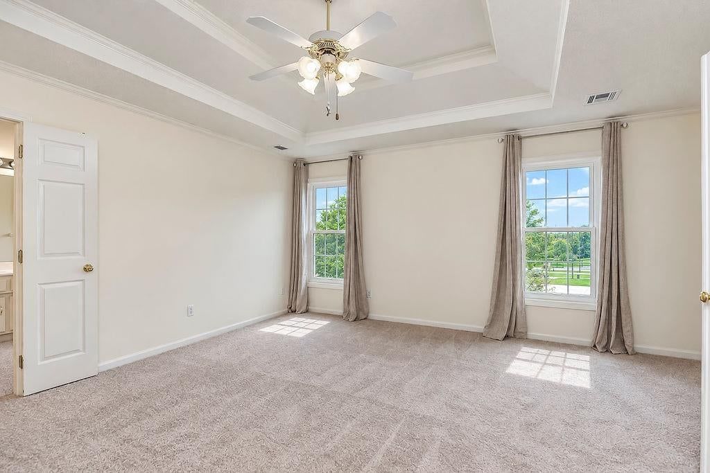 Photo 13 of 39 - 9921 N Highland Place, Kansas City, MO 64155