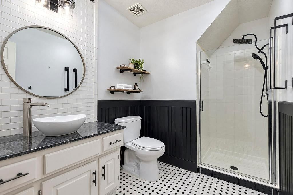 Tile floors at 9921 N Highland Place, Kansas City, MO 64155