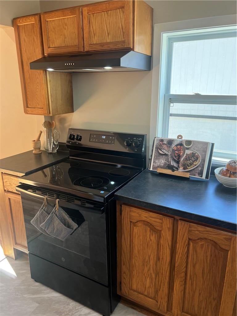 1124 Quincy Street, Leavenworth, KS: listing photo 2