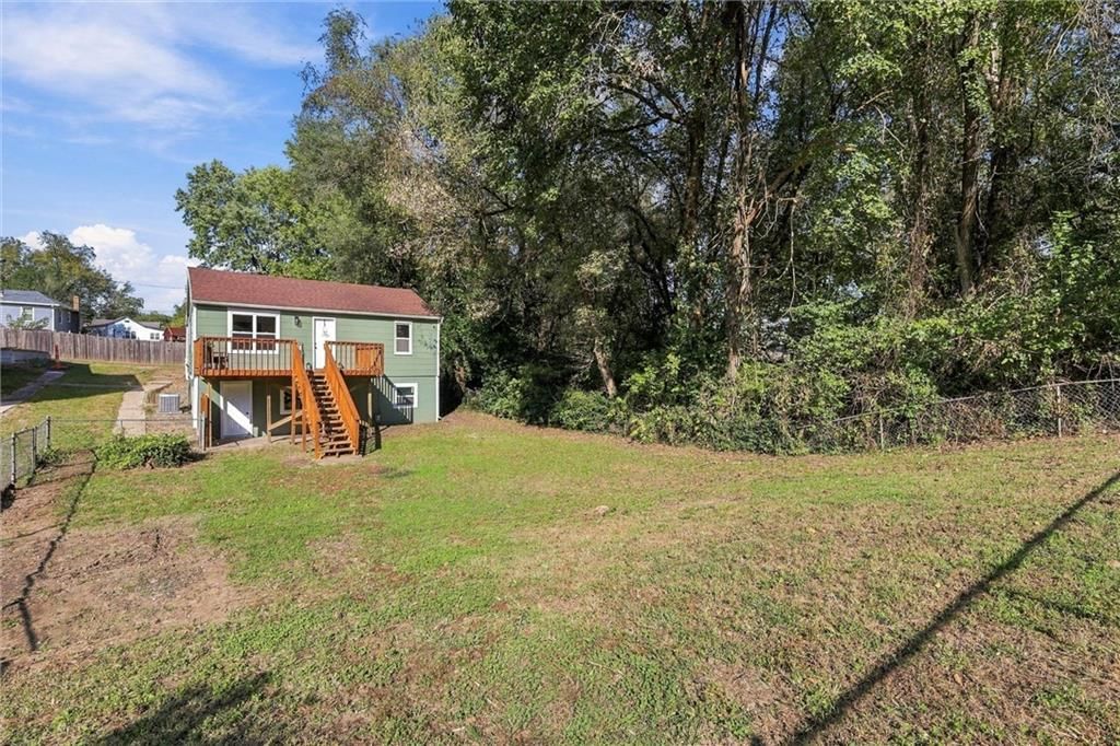 1124 Quincy Street, Leavenworth, KS: listing photo 2