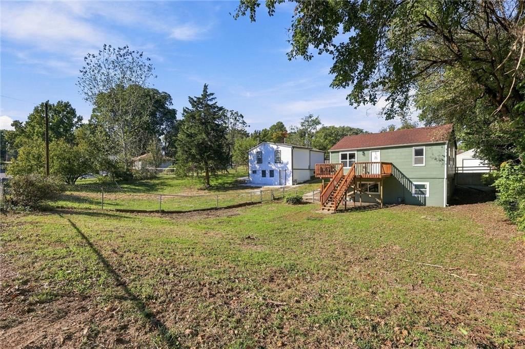 1124 Quincy Street, Leavenworth, KS: listing photo 3