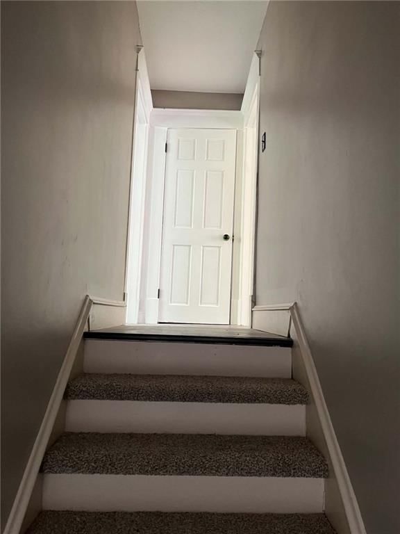 Photo 5 of 25 - 1733 S Crescent Avenue, Independence, MO 64052