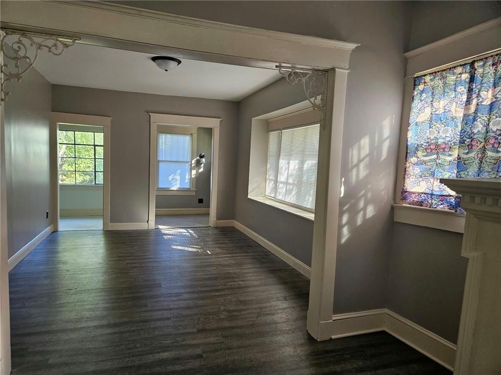 Photo 12 of 25 - 1733 S Crescent Avenue, Independence, MO 64052