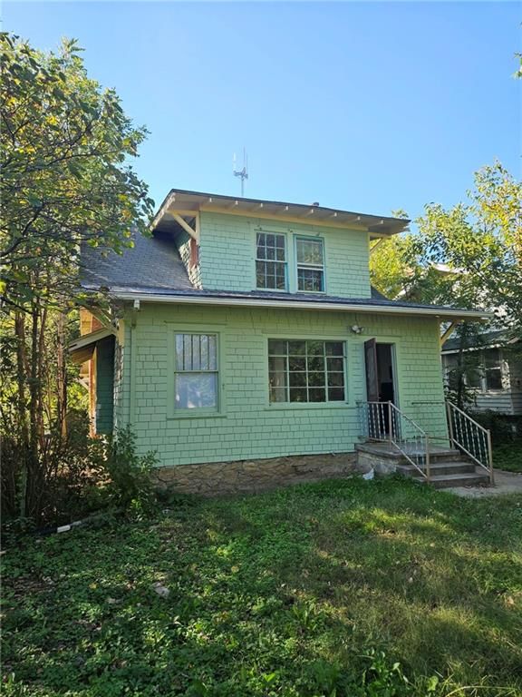 Photo 18 of 25 - 1733 S Crescent Avenue, Independence, MO 64052