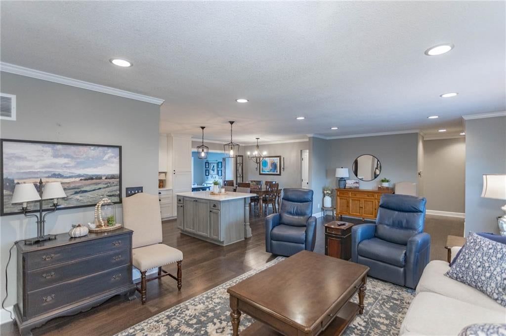 Photo 5 of 71 - 13246 Kansas Avenue, Bonner Springs, KS 66012