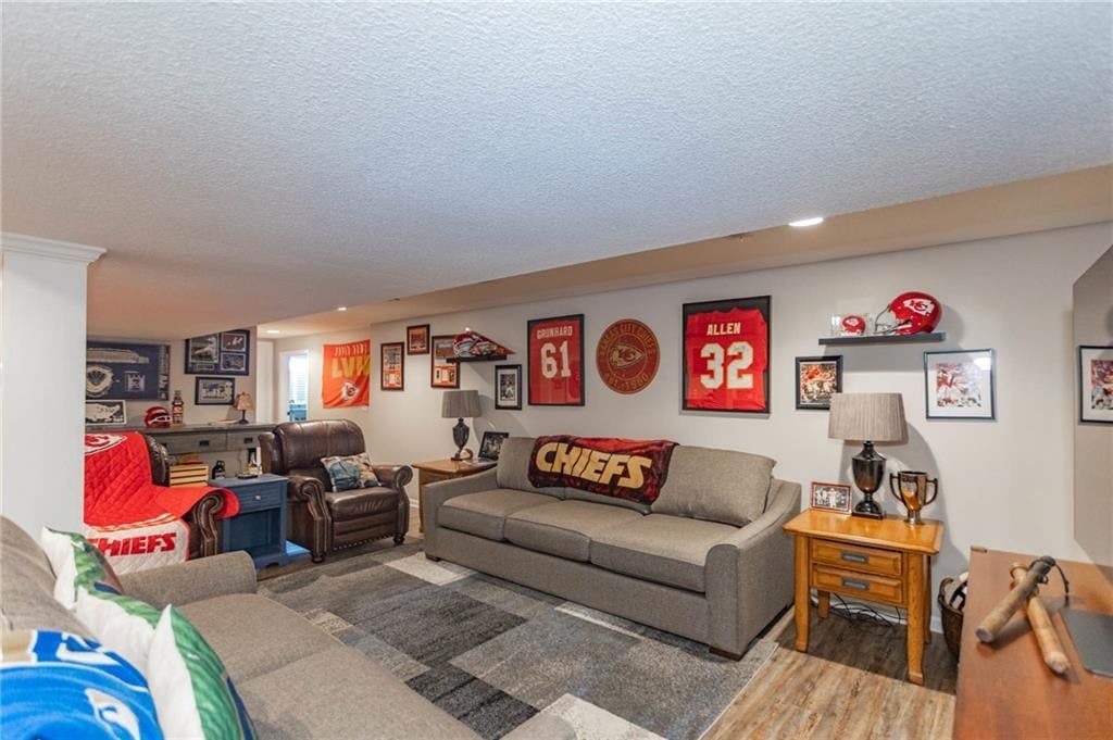 Photo 32 of 71 - 13246 Kansas Avenue, Bonner Springs, KS 66012