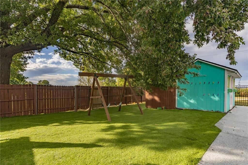Photo 40 of 71 - 13246 Kansas Avenue, Bonner Springs, KS 66012