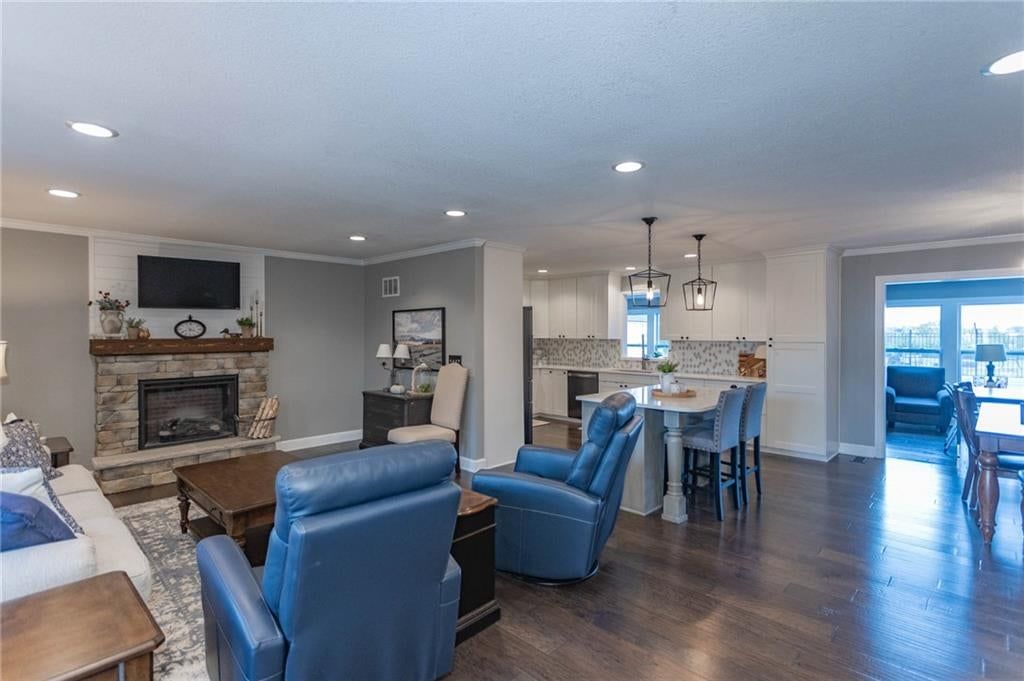 13246 Kansas Avenue, Bonner Springs, KS: listing photo 2