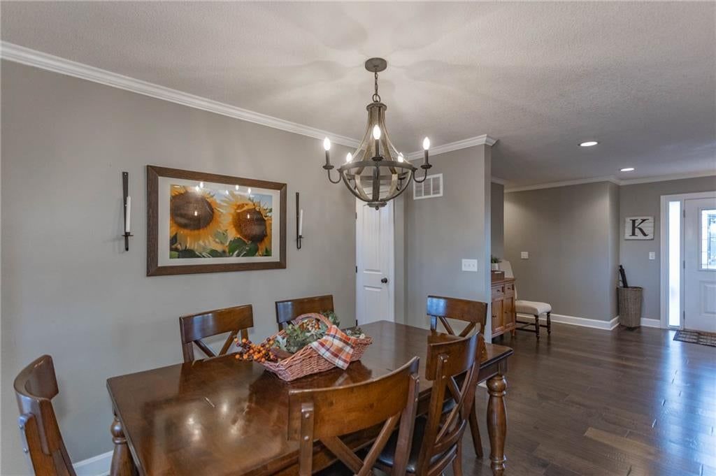 Photo 10 of 71 - 13246 Kansas Avenue, Bonner Springs, KS 66012