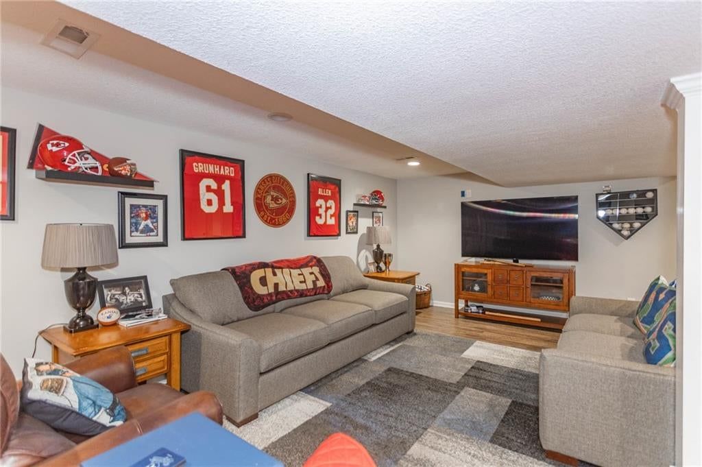 Photo 31 of 71 - 13246 Kansas Avenue, Bonner Springs, KS 66012