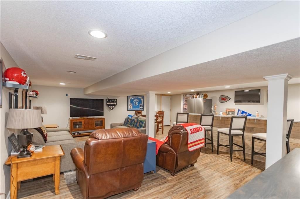 Photo 29 of 71 - 13246 Kansas Avenue, Bonner Springs, KS 66012