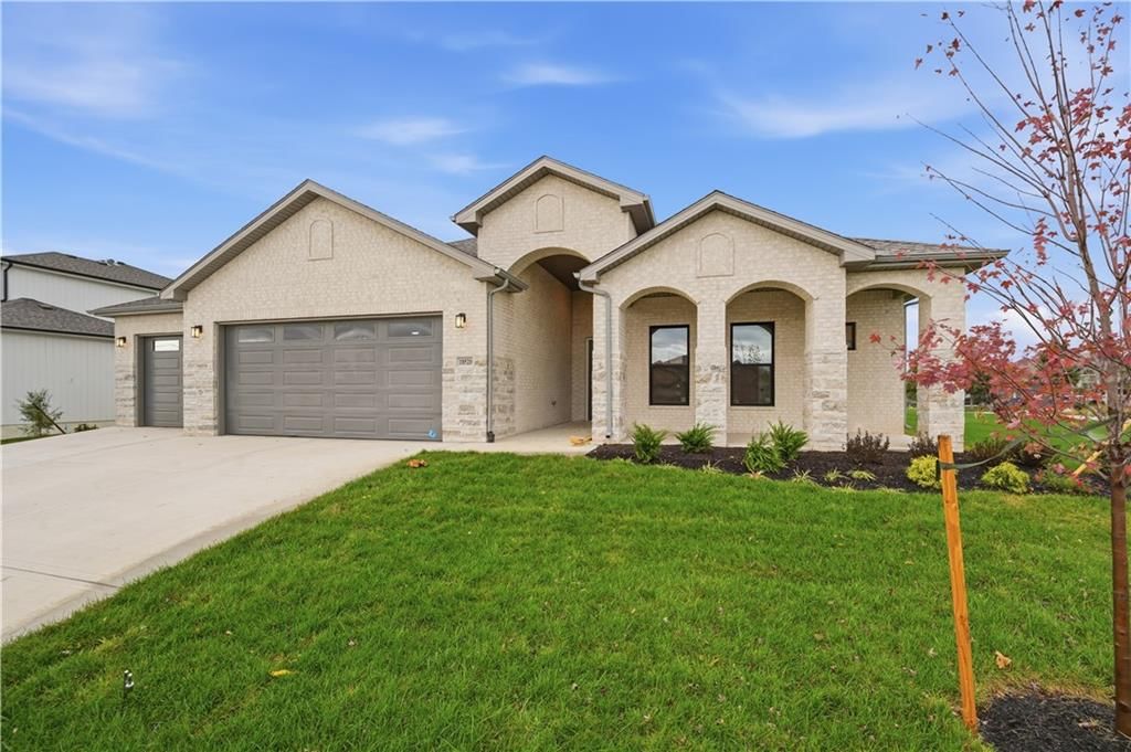 18520 W 195th Street, Spring Hill, KS: listing photo 3