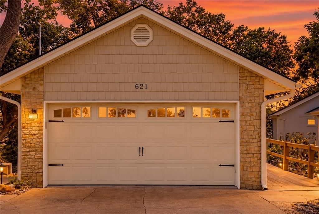 621 NW North Shore Drive, Lake Waukomis, MO