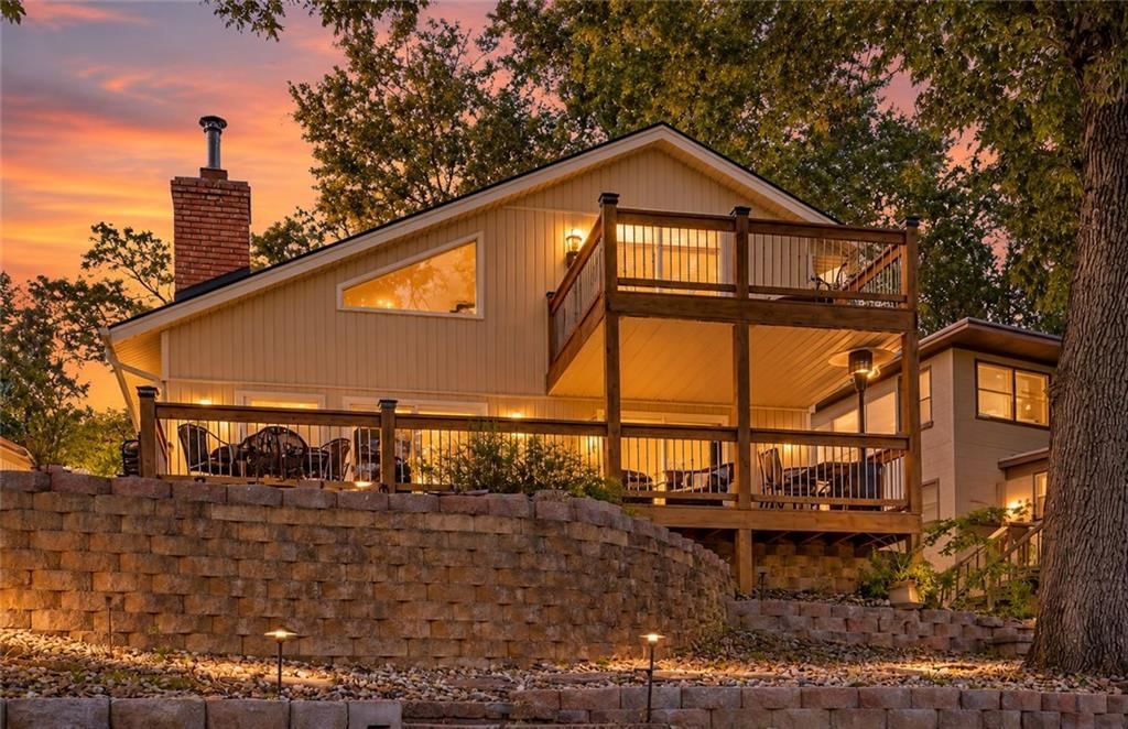 621 NW North Shore Drive, Lake Waukomis, MO: listing photo 2