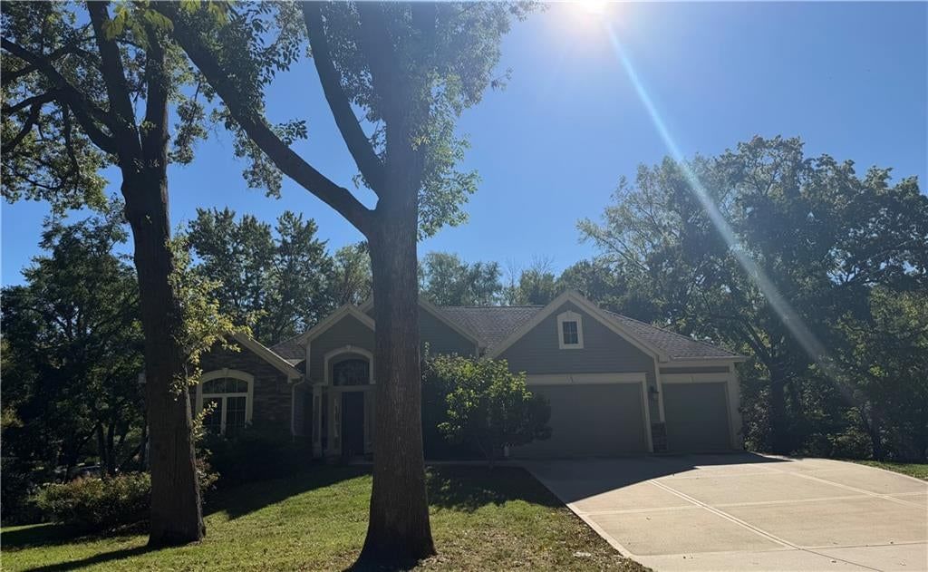 2907 W 98 Street, Leawood, KS: listing photo 2