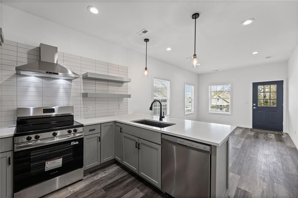 Photo 11 of 31 - 1111 Kimball Avenue, Kansas City, KS 66104