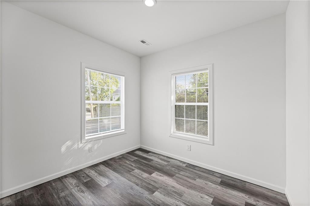 Photo 14 of 31 - 1111 Kimball Avenue, Kansas City, KS 66104
