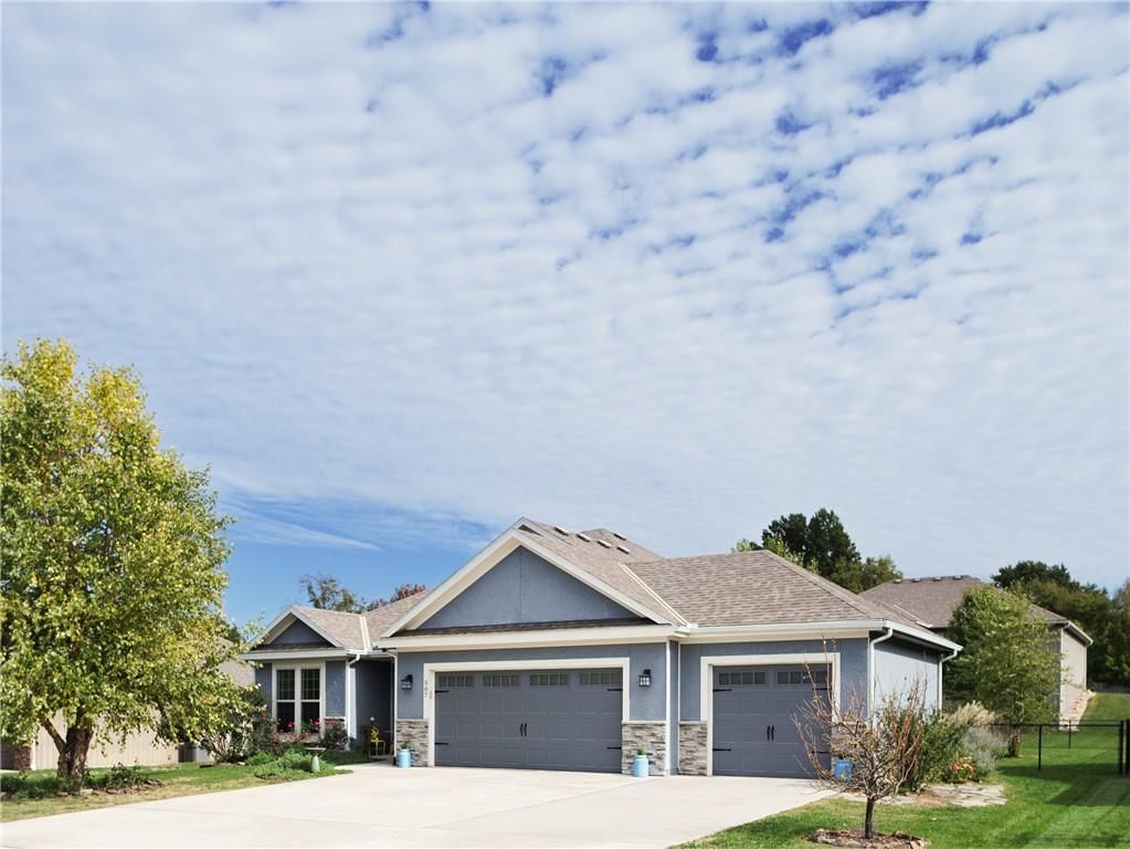 507 SW Russell Street, Oak Grove, MO: listing photo 3
