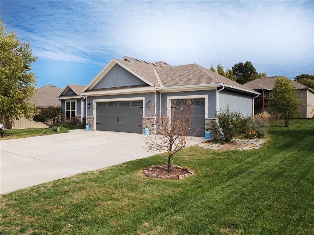 507 SW Russell Street, Oak Grove, MO: listing photo 2