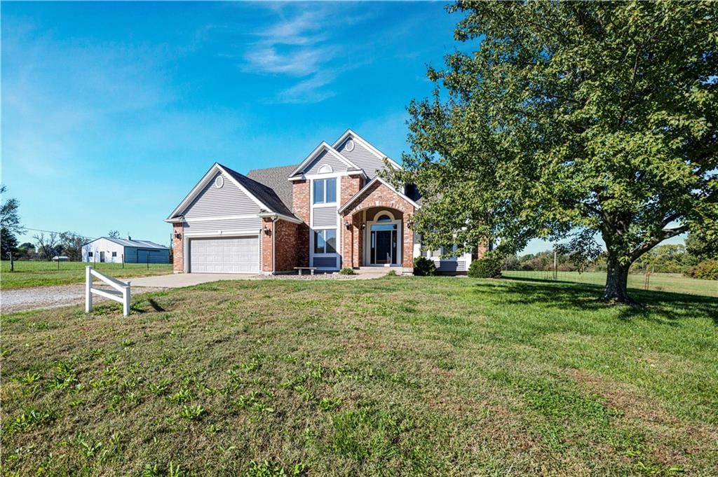 21270 Country Place Lane, Bucyrus, KS