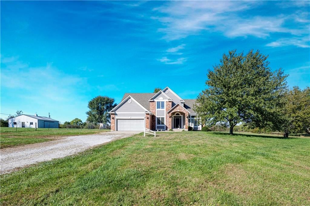 21270 Country Place Lane, Bucyrus, KS: listing photo 2