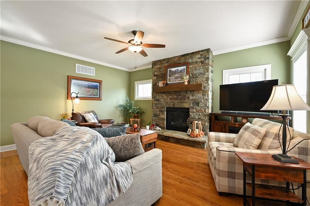 Photo 12 of 31 - 3317 SW Longview Road, Lee's Summit, MO 64081