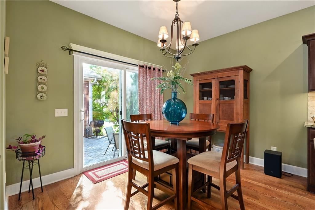 Statement lighting at 3317 SW Longview Road, Lee's Summit, MO 64081