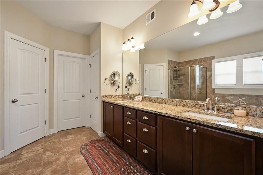 Photo 23 of 31 - 3317 SW Longview Road, Lee's Summit, MO 64081