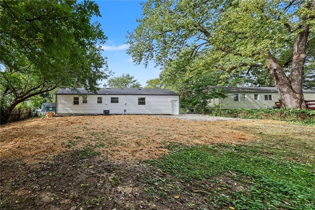 Photo 28 of 30 - 8507 Kentucky Avenue, Raytown, MO 64138