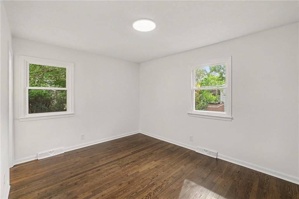 Photo 15 of 30 - 8507 Kentucky Avenue, Raytown, MO 64138